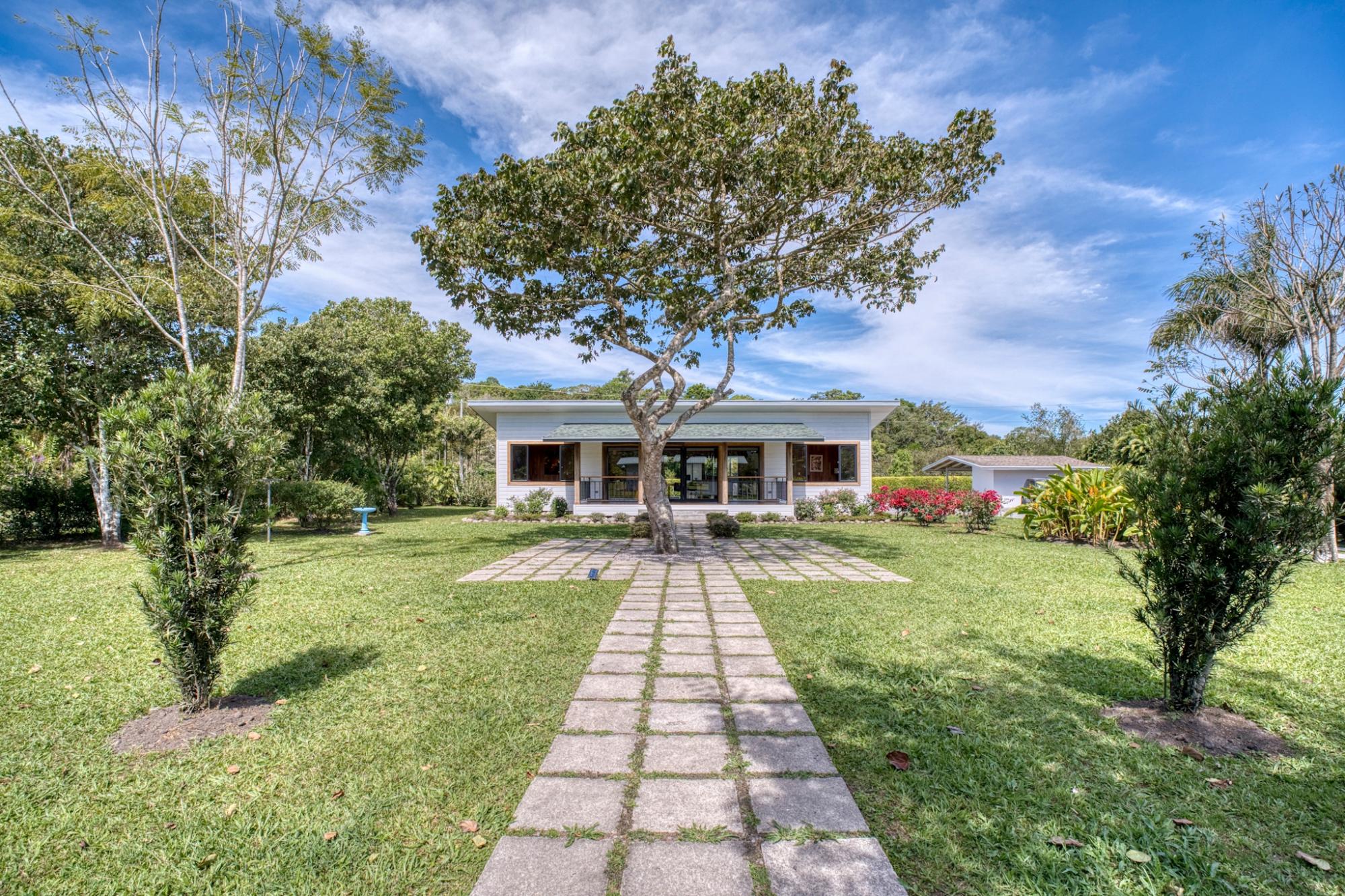 Unique Modern Retreat in Exclusive Volcán Enclave - DGR Panama Real Estate